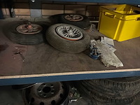 Werkbank met inhoud - afbeelding 2 van  12