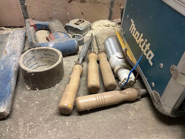 Werkbank met inhoud - afbeelding 11 van  12