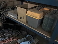 Werkbank met inhoud - afbeelding 12 van  12