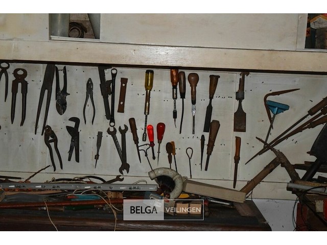 Werkbank met inhoud - afbeelding 4 van  14