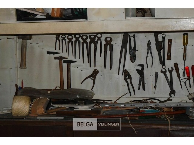 Werkbank met inhoud - afbeelding 5 van  14