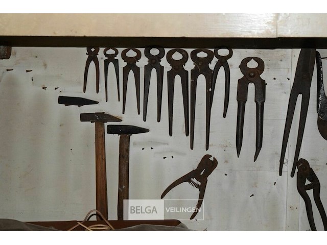 Werkbank met inhoud - afbeelding 6 van  14