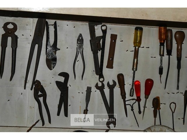 Werkbank met inhoud - afbeelding 8 van  14