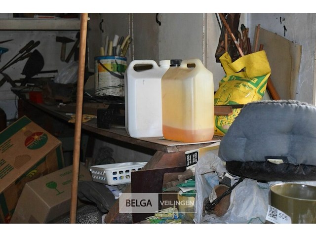 Werkbank met inhoud - afbeelding 14 van  14