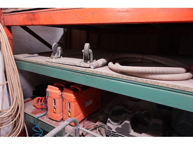 Werkbank met inhoud - afbeelding 3 van  13