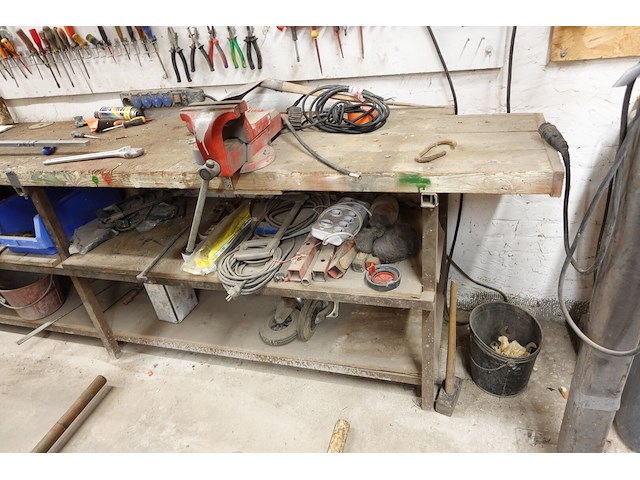 Werkbank met inhoud - afbeelding 6 van  13