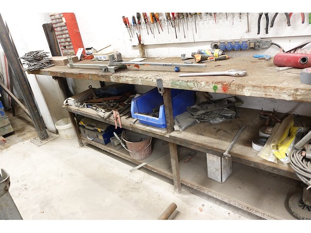 Werkbank met inhoud - afbeelding 7 van  13