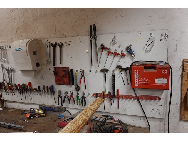 Werkbank met inhoud - afbeelding 8 van  13