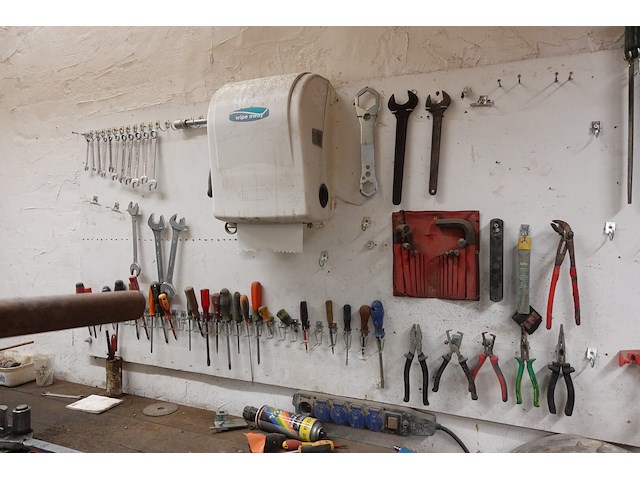 Werkbank met inhoud - afbeelding 9 van  13