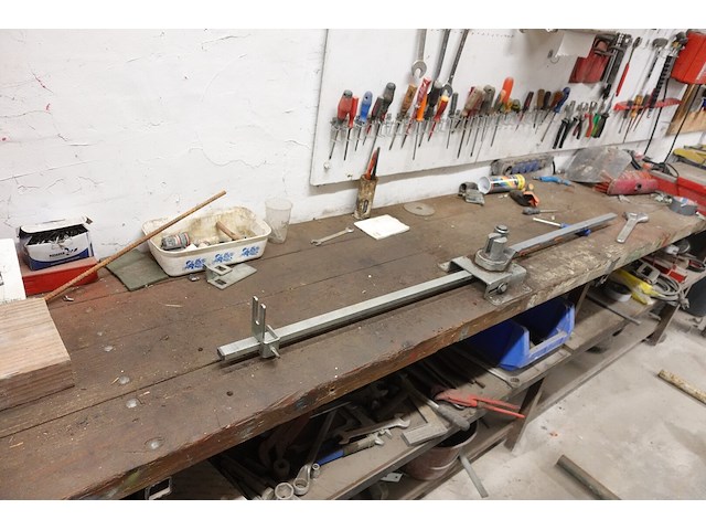 Werkbank met inhoud - afbeelding 11 van  13