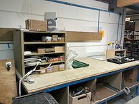 Werkbank met inhoud - afbeelding 3 van  5