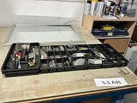 Werkbank met inhoud - afbeelding 4 van  5