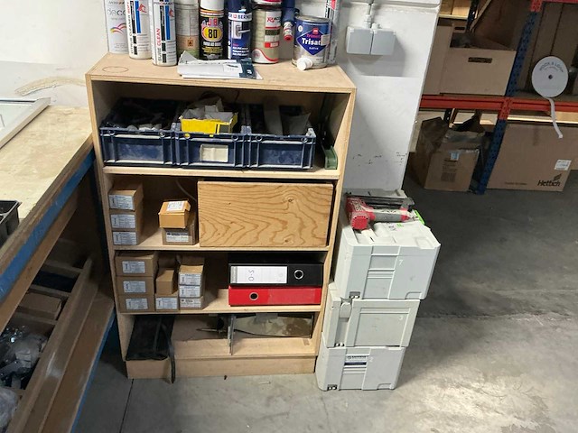 Werkbank met inhoud - afbeelding 5 van  5