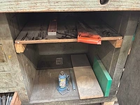 Werkbank met inhoud - afbeelding 3 van  7