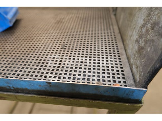 Werkbank met reinigingstank - afbeelding 3 van  7