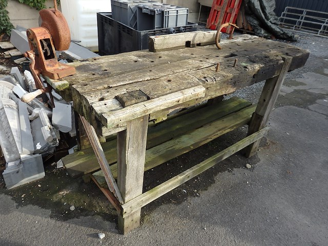 Werkbank met slijpmolen - afbeelding 1 van  4