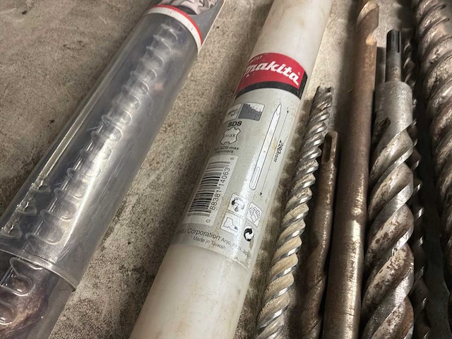 Werkbanken met inhoud (2x) - afbeelding 4 van  29