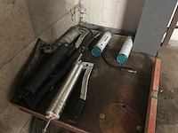 Werkbanken met inhoud (2x) - afbeelding 6 van  29