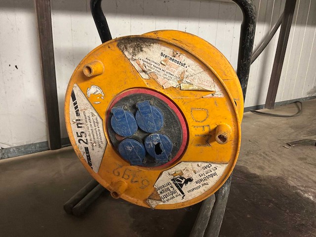 Werkbanken met inhoud (2x) - afbeelding 11 van  29