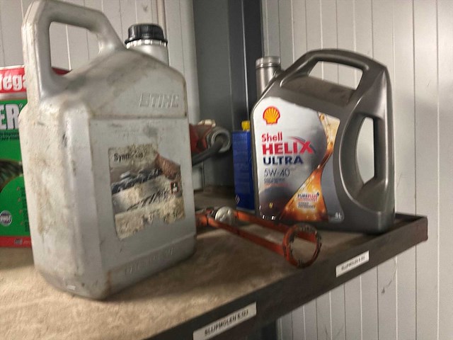 Werkbanken met inhoud (2x) - afbeelding 16 van  29