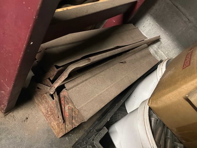 Werkbanken met inhoud (2x) - afbeelding 3 van  21