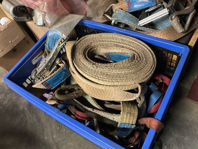 Werkbanken met inhoud (2x) - afbeelding 4 van  21