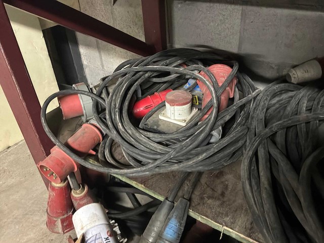Werkbanken met inhoud (2x) - afbeelding 9 van  21