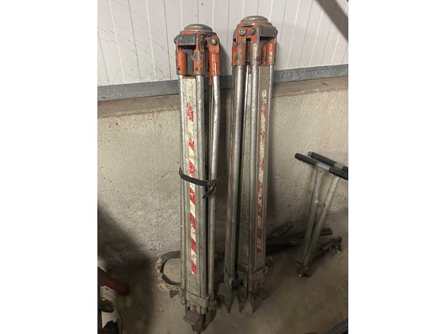 Werkbanken met inhoud (2x) - afbeelding 11 van  21