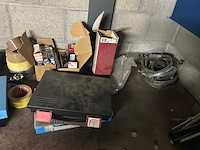 Werkbanken met inhoud (2x) - afbeelding 18 van  21