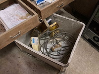 Werkbanken met inhoud (2x) - afbeelding 3 van  12