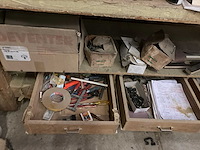 Werkbanken met inhoud (2x) - afbeelding 10 van  12
