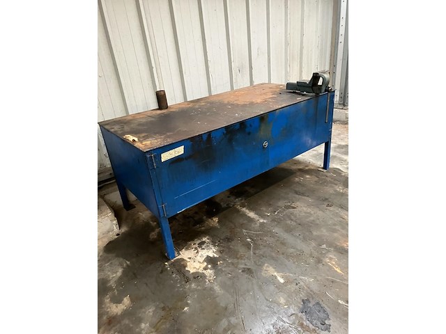 Werkbank/kast met bankschroef - afbeelding 1 van  3