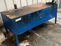 Werkbank/kast met bankschroef