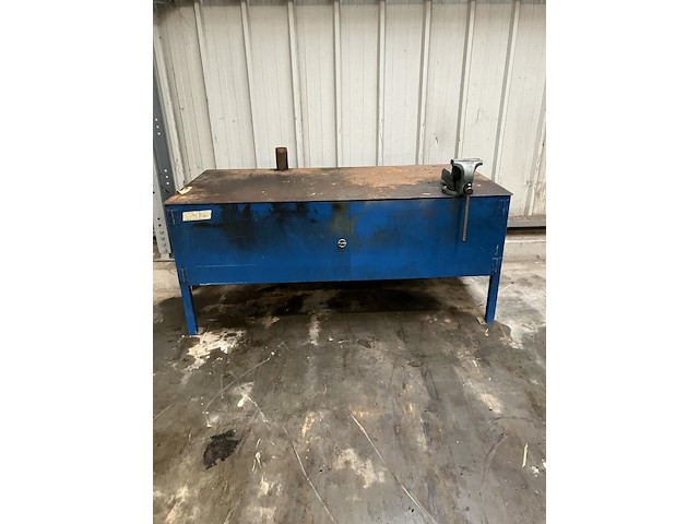 Werkbank/kast met bankschroef - afbeelding 2 van  3