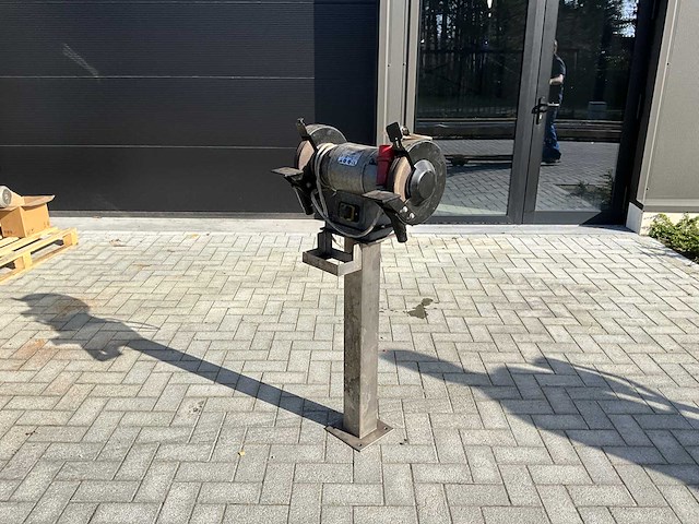 Werkbankslijpmachine 380v op staander - afbeelding 1 van  3