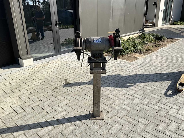 Werkbankslijpmachine 380v op staander - afbeelding 3 van  3