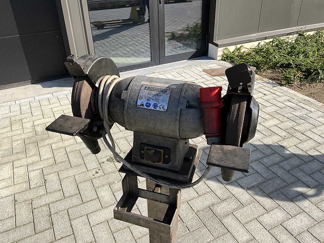 Werkbankslijpmachine 380v op staander - afbeelding 2 van  3