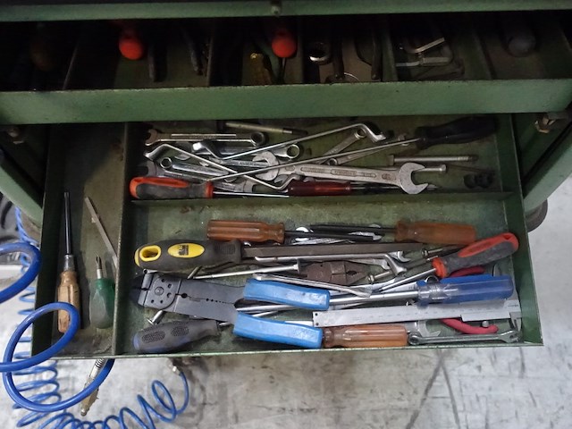 Werkkar met materiaal - afbeelding 4 van  8