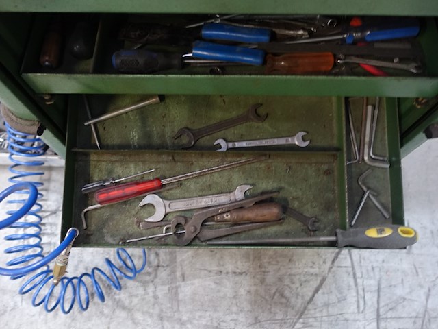 Werkkar met materiaal - afbeelding 5 van  8