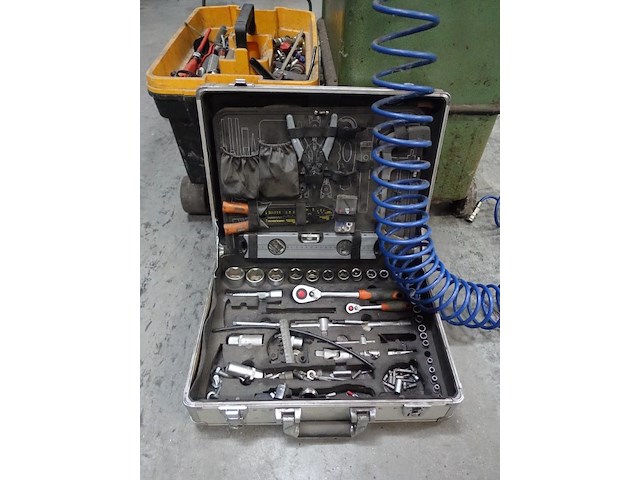 Werkkar met materiaal - afbeelding 6 van  8