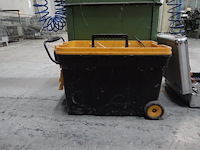 Werkkar met materiaal - afbeelding 8 van  8