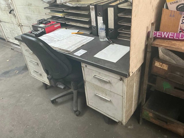 Werkplaats bureau met rek - afbeelding 2 van  4
