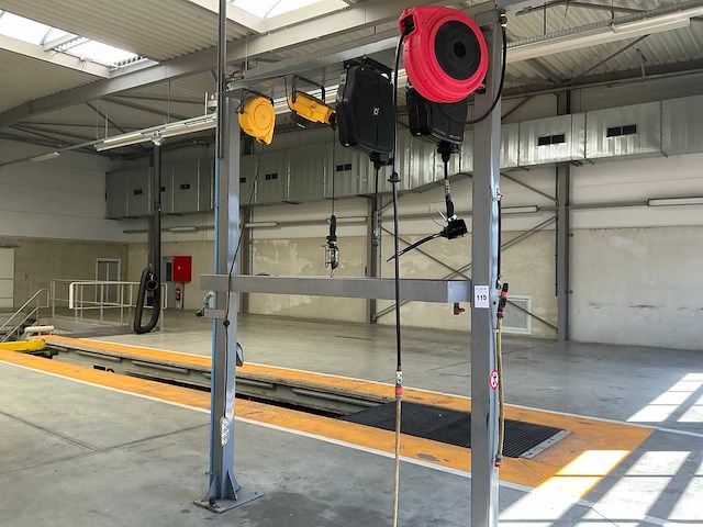 Werkplaatsinrichting met diverse haspels - afbeelding 1 van  8