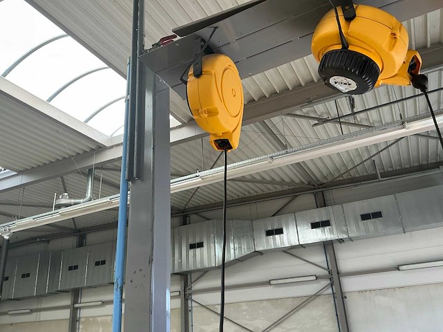 Werkplaatsinrichting met diverse haspels - afbeelding 8 van  8