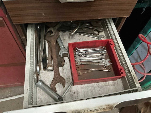Werkplaatskast met handgereedschappen - afbeelding 3 van  7