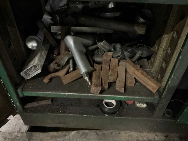 Werkplaatskast met inhoud - afbeelding 6 van  9