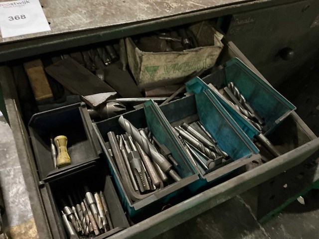 Werkplaatskast met inhoud - afbeelding 2 van  9