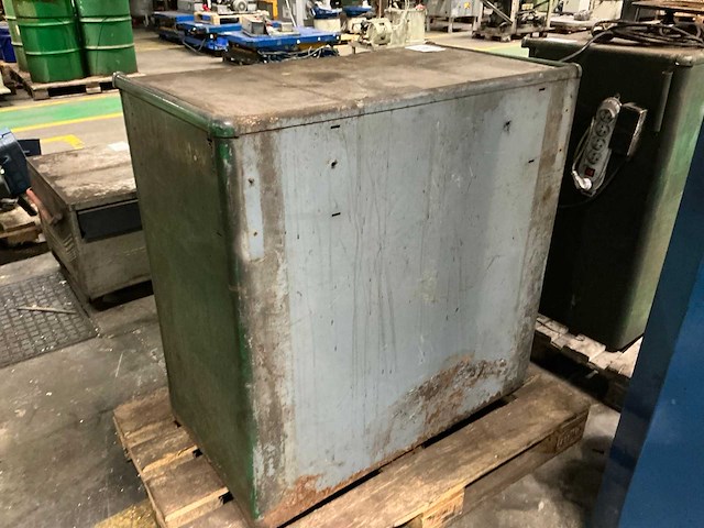 Werkplaatskast met inhoud - afbeelding 3 van  9