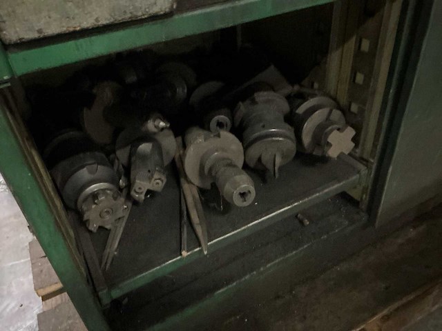 Werkplaatskast met inhoud - afbeelding 8 van  9