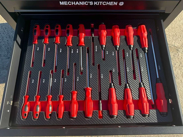 Werkplaatskasten - werktafel - gereedschapskar - werkplaatsmeubilair - afbeelding 7 van  18